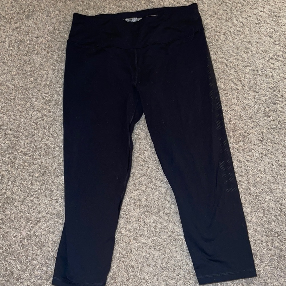 Cropped Victoria Secret/Sport leggings.